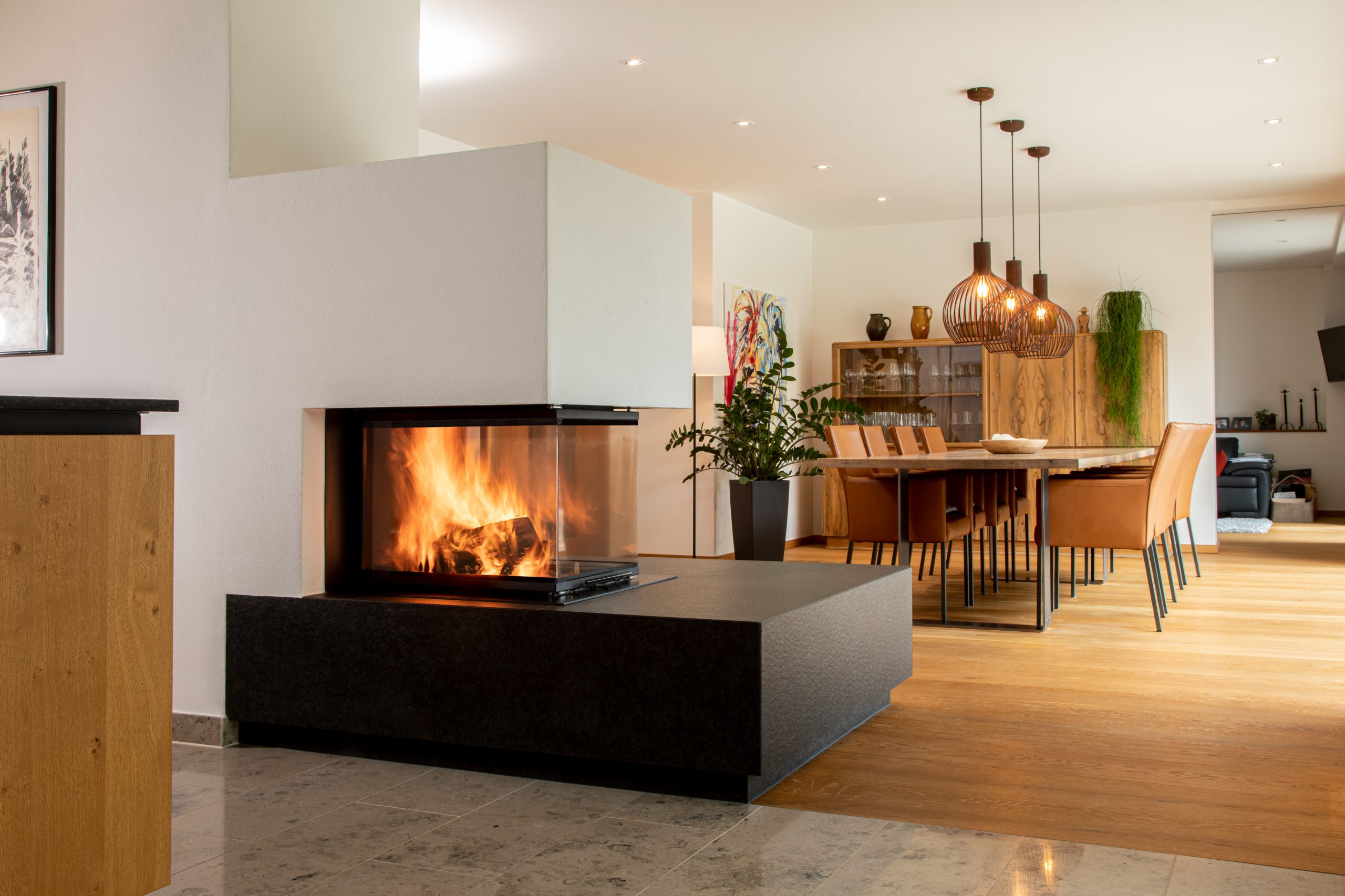 brunner_kamin_51-66-50-66_panorama_feuertisch-groß-zentrum_bernhard-hofer_2021_x_01